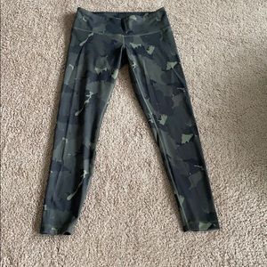 Lululemon leggings in Camo